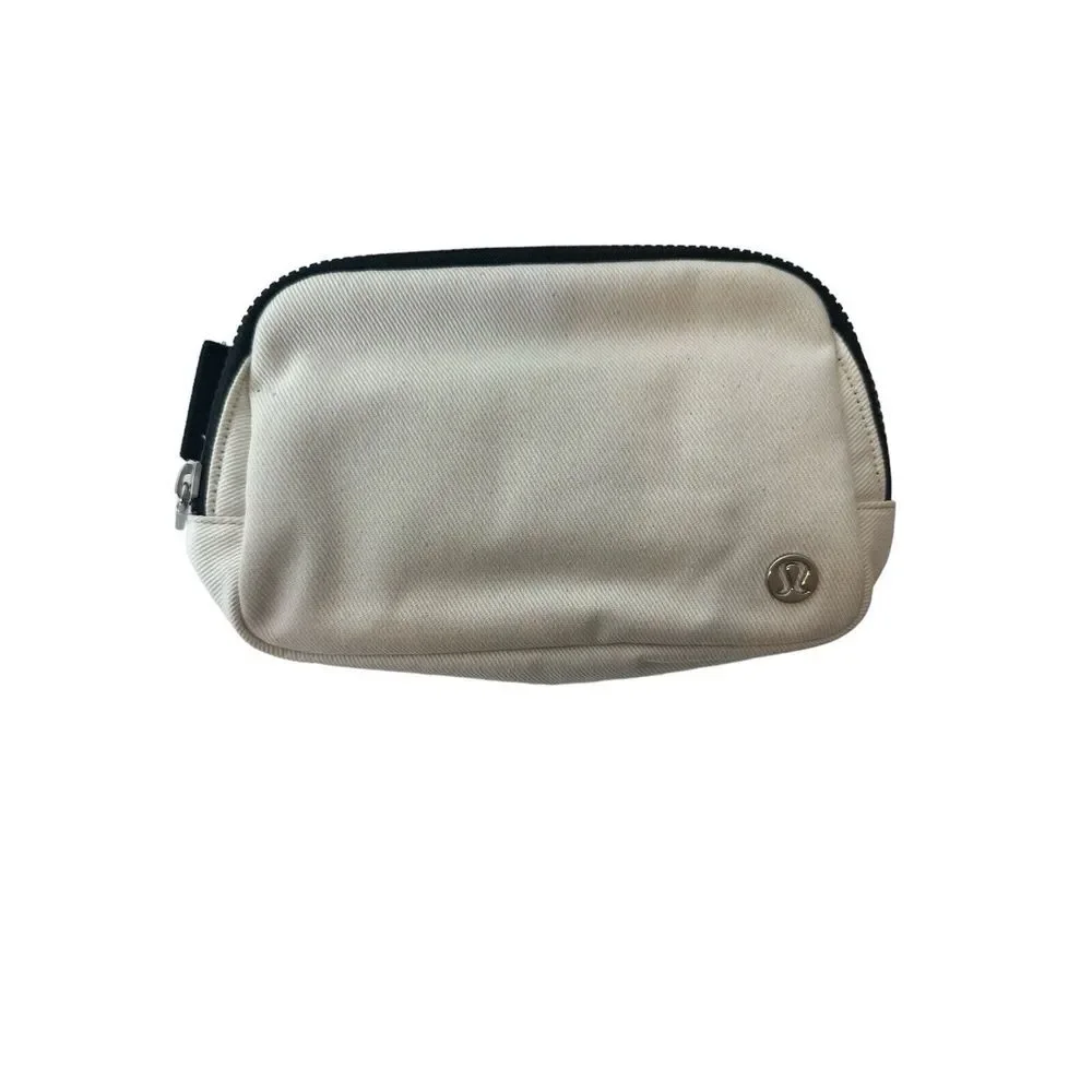 NWT LULULEMON Everywhere Crossbody Belt Bag Shoulder Nat/Black  One Size‎